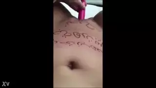 فتاة عربية تلعب مع دسار