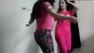 رقص سكسي مراهقات مصريات مقطع عربي ساخن امام الكاميرة