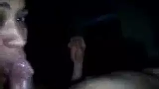 يظهر لنا ميليسا مع هيئة حريصة كس شعرها أثناء الفيديو الإباحية البرية والبراد.