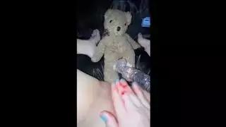 غريب الأحمر عذراء اختراق لها الرطب الوردي &