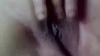 سماح الهايجه بتفرجنا على بزازها الجامده وكسها المتناك وهيا بتنزل السبعه ونص بشرمطه