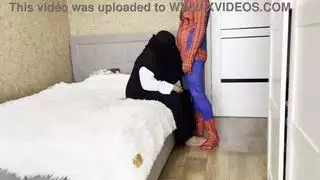 لقد أثارت إعجاب زوجة أبي التركية بقضيب الثابت