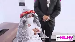 القزم العربي خليفة يشتري الشركة ويضاجع السكرتيرات ذوات المؤخرات الكبيرة حقول ثيانا