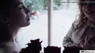 هذه المرأة البريئة خجولة وسيئة للغاية