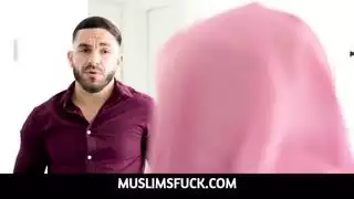 زارت بولينا رويز ، طالبة الحجاب ، طالبة الحجاب ، معلمة الديك الكبرى في منزله