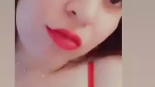 قحبة عربية تغني و تقول احب مين يمصلي طيزي نااار