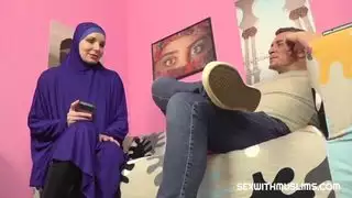 فاتنة حلوة في الحجاب تستخدم لممارسة الجنس