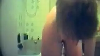 ضئيلة فتاة بيضاء سميكة مع شعر كس