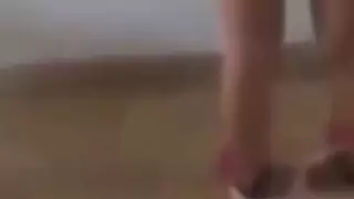 فتاة تسقط سراويلها الداخلية لحبيبها التركي