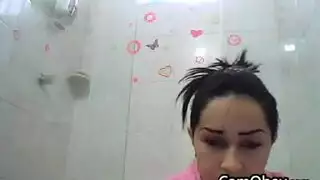 الشعر الداكن على وشك ممارسة الجنس مع رجال عشوائيين ، خلال جلسة DirtyCam