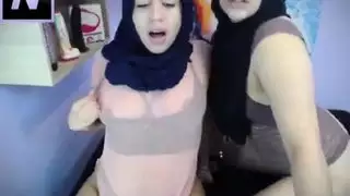 الفتيات المسلمين مثليه تقبيل على كاميرا ويب يظهر الحمار العربية | ناسيرا