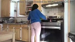 خادمة تركية مسلمة تنزعج عندما تكتشف أن مديرها يريد ممارسة الجنس الشرجي مرات في اليوم !!!
