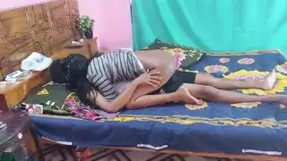 ديسي صديقة جميلة حار أن يمارس الجنس مع صديقها في المنزل ،
