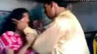امرأة سمراء متزوج يحصل على رأس في هذا الفيديو الإباحية.