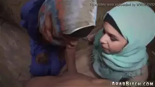 فتاة مسلمة مارس الجنس من قبل جندي وشريكة عربية عملية بيضاء