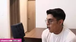 أقوم بإغواء مدربي الشخصي وينتهي بي الأمر بمضاجعته