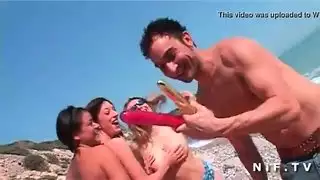 يمارسان الجنس على الشاطئ