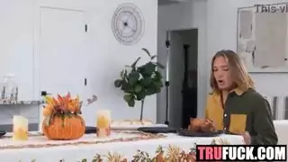 مذاق مثل تركيا في عيد الشكر: أكسل هيز، بريت بلير، جيجي ديور، كايل ماسون