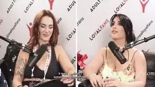 سارة عربي تعرف أن لديها أفضل الثدي في الإباحية وقد فازت بجوائز