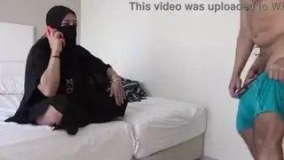 زوجة عربية مصرية تظهر ربيب العذراء كيفية ممارسة الجنس أثناء ليلة الزفاف