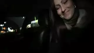 جنس مخادع في سيارة صديقي.