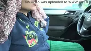 زوجة تركية مسلمة تصدم عندما يطلب منها ابن زوجها أن تتبول من كسها المشعر