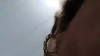 فاتنة مفلس يبتلع الديك الضخمة في أعماق اللسان