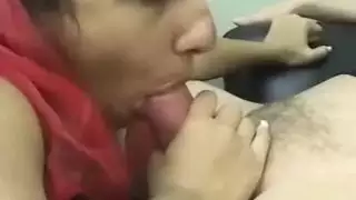 رجل أمريكي يمارس الجنس مع عربي