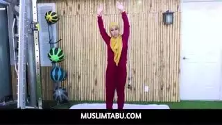 مسلم تابو مدرب اللياقة البدنية يمارس الجنس مع عميل عربي غريب