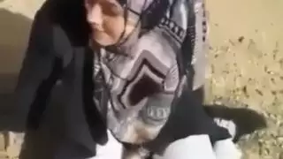 التبول على زوجة محجبة خائنة