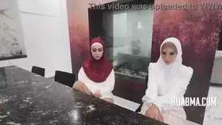 زوجات غيور في الحجاب تدور كيرا فوكس ، ساشا بيرل | الحجاب