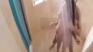 سكس مترجم الزوجة الخائنة وعشيقها تحت الدوش