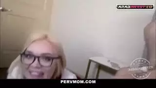سكس مترجم الإبن يقدم المساعدة الجنسية لأمة وأختة