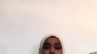لبوه اوى سمرا وهايجه من اسوان كسها مولع بتريحه بطريقتها