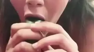 الساخنة العربية مدمنة على مهبلها