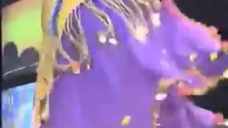العربية مفلس على خشبة المسرح الرقص