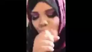 مصري مراهق يصور خالته المحجبة تمص زب جوزها و تكيف زبه دلك ورضع