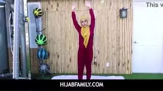 مدرب اللياقة البدنية يمارس الجنس مع عميل عربي غريب