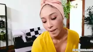 يحصل Arab Milf Cali Lee على قرنية وأعطاها زوجة أليكس جيت اللذيذ اللذيذ وابتلع كل نائب الرئيس.