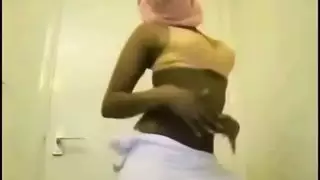 فتاة صومالية الحجاب تجريد
