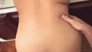 فضيحة شرموطة المنصورة صاحب جوزها دخل وراها المطبخ و زنقها من ورا و اخدها ع السرير دق كسمها اوف يا كسى نار